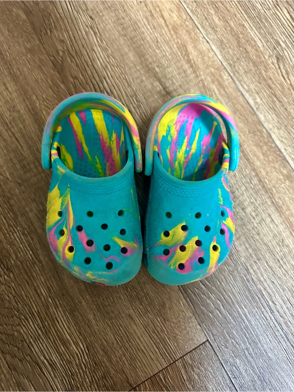 CROCS Children’s 6 (toddler) Teal Tie-Dye Clog Shoes